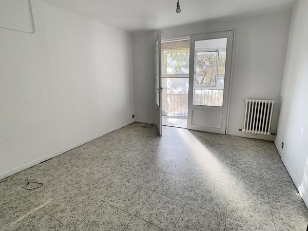 BEL APPARTEMENT EN CENTRE VILLE 2EME ETAGE AVEC ASCENCEUR - EMPLACEMENT PARKING