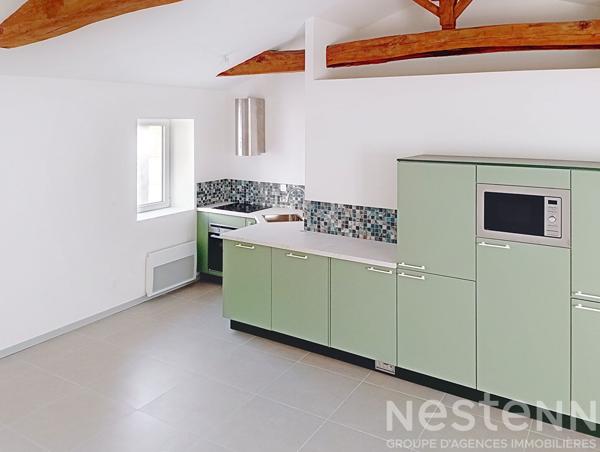 Appartement de 52 m², rénové , en plein centre ville de Saujon avec grand garage.