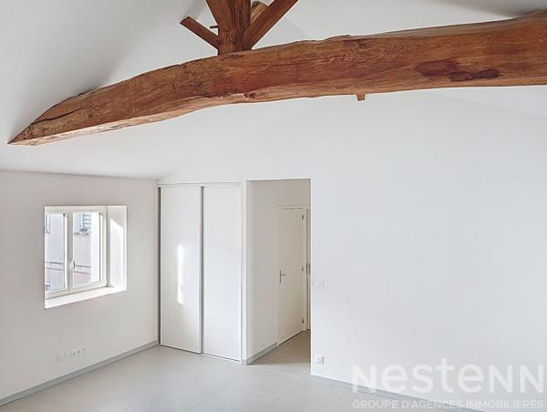 Appartement de 52 m², rénové , en plein centre ville de Saujon avec grand garage.