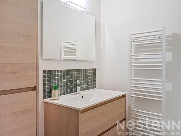 Appartement de 52 m², rénové , en plein centre ville de Saujon avec grand garage.