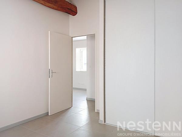 Appartement de 52 m², rénové , en plein centre ville de Saujon avec grand garage.