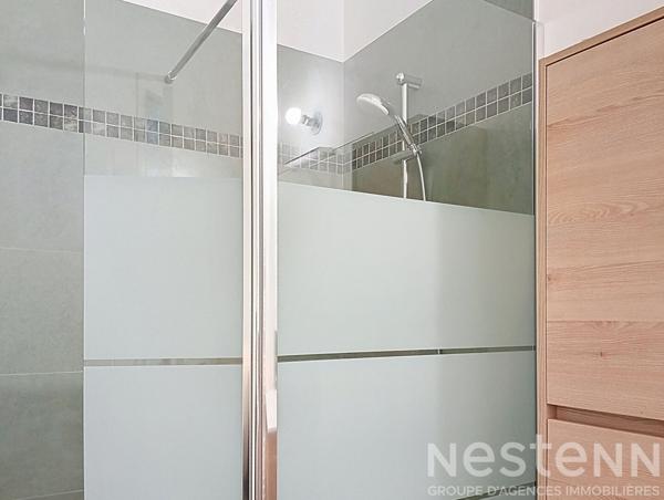 Appartement de 52 m², rénové , en plein centre ville de Saujon avec grand garage.