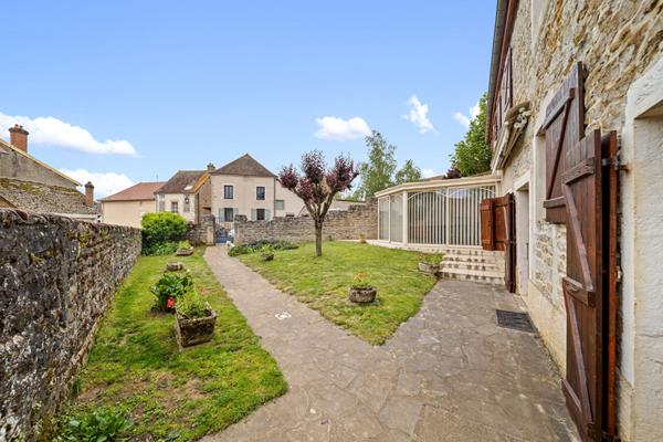 Maison en pierre rénovée à Sainte Hélène de 160 m² avec 4 chambres