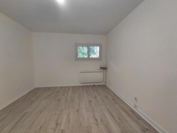 Studio rez-de-chaussée / non meublé