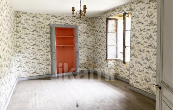 Grande maison à rénover. Grand-Aigueblanche