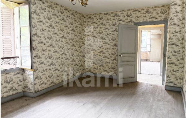 Grande maison à rénover. Grand-Aigueblanche