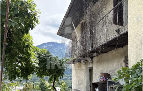 Grande maison à rénover. Grand-Aigueblanche