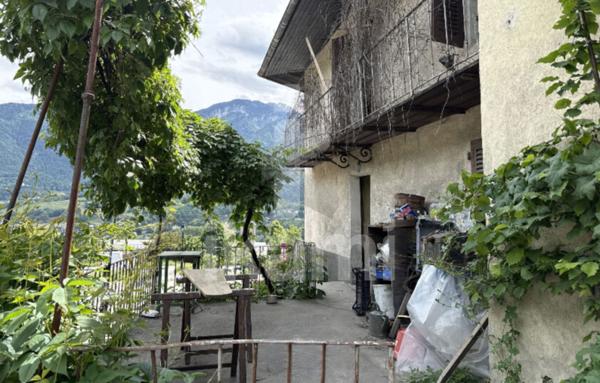 Grande maison à rénover. Grand-Aigueblanche