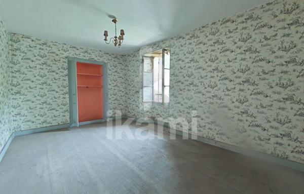 Grande maison à rénover. Grand-Aigueblanche