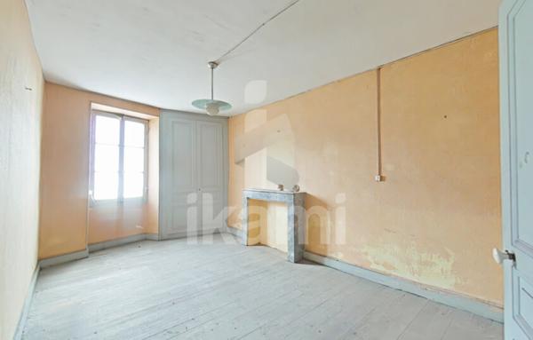 Grande maison à rénover. Grand-Aigueblanche