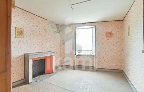 Grande maison à rénover. Grand-Aigueblanche