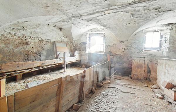 Grande maison à rénover. Grand-Aigueblanche