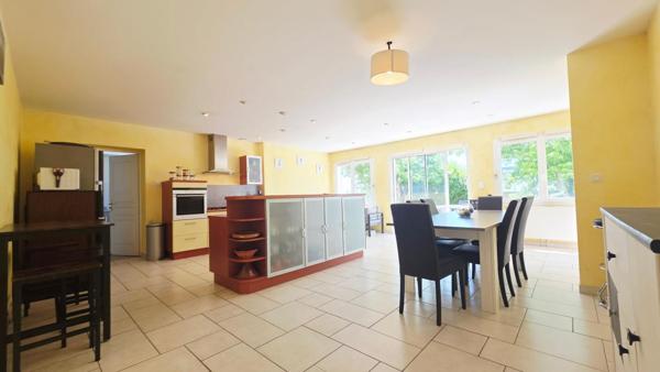 BOURGES MAISON DE 166 M² 5 CHAMBRES PISCINE GARAGE