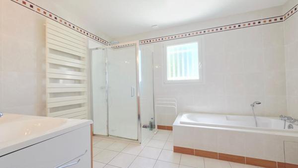 BOURGES MAISON DE 166 M² 5 CHAMBRES PISCINE GARAGE