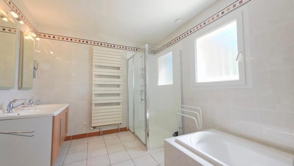 BOURGES MAISON DE 166 M² 5 CHAMBRES PISCINE GARAGE