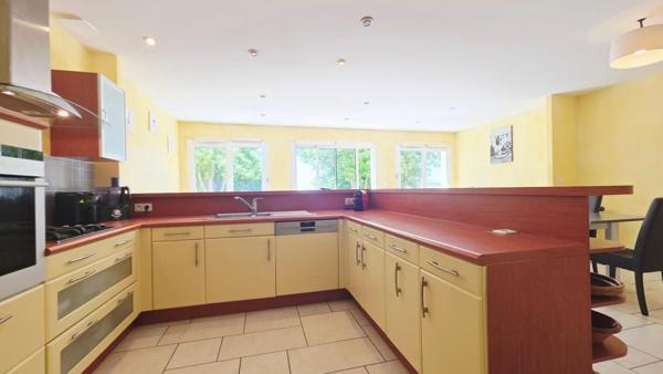 BOURGES MAISON DE 166 M² 5 CHAMBRES PISCINE GARAGE