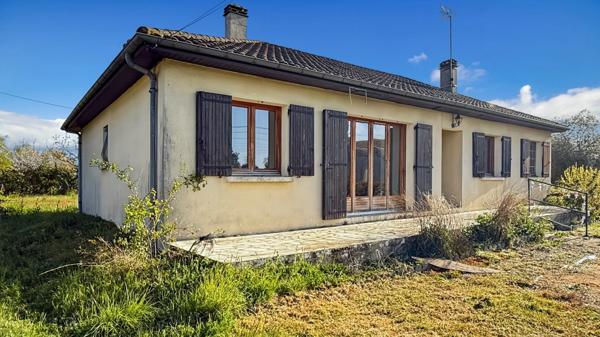 Maison plain-pied à rénover 96m2 et garages de 13 m2 et 26 m2 sur terrain 1956 m2 - 4 pièces LA FORCE (24)