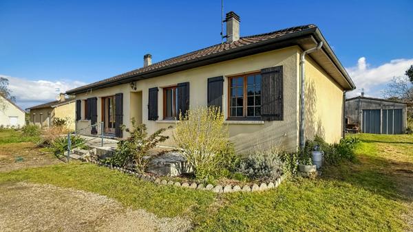 Maison plain-pied à rénover 96m2 et garages de 13 m2 et 26 m2 sur terrain 1956 m2 - 4 pièces LA FORCE (24)