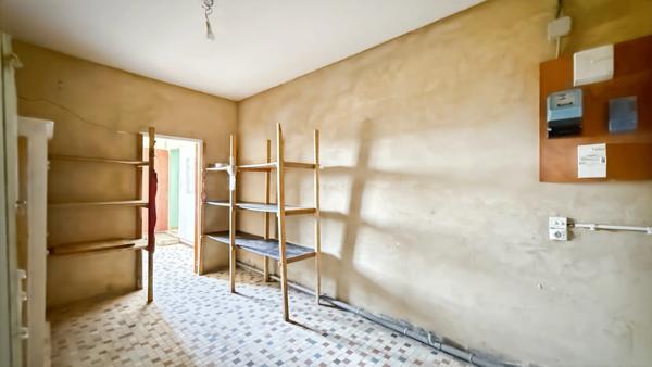 Maison plain-pied à rénover 96m2 et garages de 13 m2 et 26 m2 sur terrain 1956 m2 - 4 pièces LA FORCE (24)