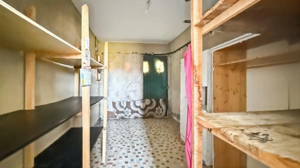 Maison plain-pied à rénover 96m2 et garages de 13 m2 et 26 m2 sur terrain 1956 m2 - 4 pièces LA FORCE (24)