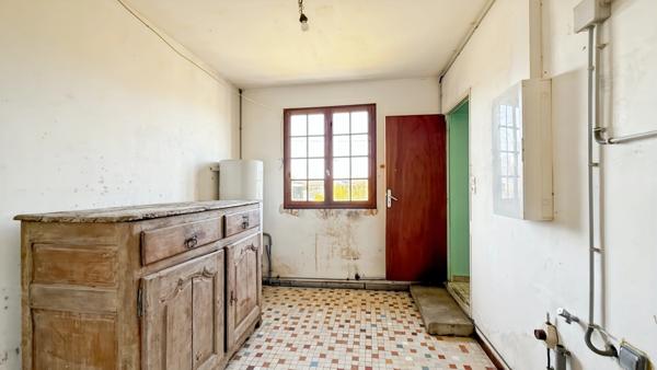 Maison plain-pied à rénover 96m2 et garages de 13 m2 et 26 m2 sur terrain 1956 m2 - 4 pièces LA FORCE (24)