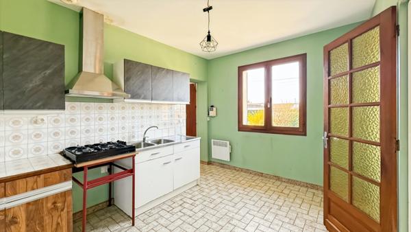 Maison plain-pied à rénover 96m2 et garages de 13 m2 et 26 m2 sur terrain 1956 m2 - 4 pièces LA FORCE (24)