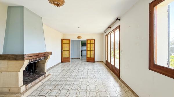 Maison plain-pied à rénover 96m2 et garages de 13 m2 et 26 m2 sur terrain 1956 m2 - 4 pièces LA FORCE (24)