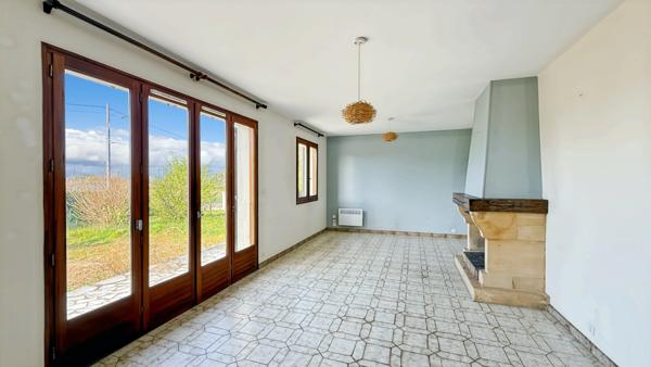 Maison plain-pied à rénover 96m2 et garages de 13 m2 et 26 m2 sur terrain 1956 m2 - 4 pièces LA FORCE (24)