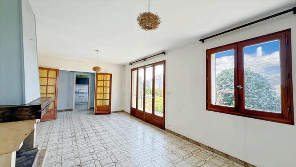 Maison plain-pied à rénover 96m2 et garages de 13 m2 et 26 m2 sur terrain 1956 m2 - 4 pièces LA FORCE (24)