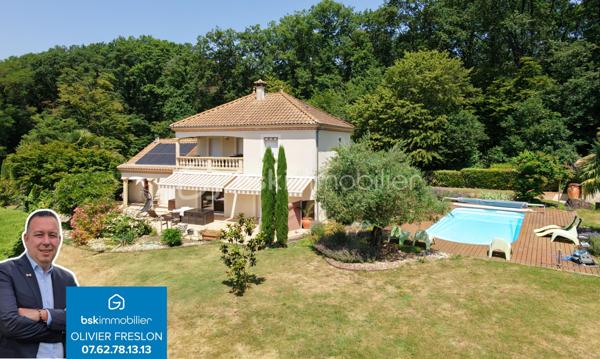 Magnifique Propriété de charme de 204m² à Chaulgnes avec Piscine et dépendances 

Amoureux des jolis coins de campagne, bordée par la lisière d'une forêt, située à deux pas de l'accès à l'A77, à deux heures de Paris, à 5 minutes du bourg de la jolie commune de Chaulgnes et de toutes les commodités de Pougues les Eaux, située  aux portes de la forêt des Bertranges et de ses nombreux sentiers de randonnée, nous vous présentons cette magnifique propriété de type maison provençale d'une surface habitable de 204m² construite en 2011, qui propose 5 pièces dont une grande pièce de vie de 106m², comprenant un espace salon, un espace séjour, ainsi qu'un espace de cuisine ouverte, aménagée et équipée. Cette propriété propose également une suite parentale de 19m², avec placards dressings et salle d'eau privative, un wc indépendant, une grande véranda qui donne côté piscine, une seconde cuisine d'été, une grande buanderie cellier au rez-de-chaussée, ainsi qu'un palier qui distribue une salle d'eau avec wc, deux chambres  de 13 et 24m² qui donne sur un grand balcon loggia orienté plein Sud à l'étage. Coté pratique, cette maison propose un premier garage de 15,5m² attenant la maison, un second garage indépendant de 42m², une grande terrasse d'environ 80m², avec stores bannes motorisés, une piscine coque 9,5m x 4m chauffée et sa grand plage en bois, une grande dépendance de stockage et un abris de jardin, le tous sur une grande parcelle de terrain d'un hectare, idéal pour accueillir des animaux, terrain clôturé (portail motorisé avec console d'accueil), arboré et très bien entretenu. 

Cette propriété propose une entrée sur une grande et lumineuse pièce de vie de 106m², dont les baies vitrées et la porte fenêtre donnent toutes sur une grande terrasse orientée plein sud de 80m². Cette pièce de vie est composée d'un espace salon, d'un espace séjour ainsi qu'un espace de cuisine ouverte (19m²), aménagée et équipée. Le rez-de-chaussée se complète d'une suite parentale de 19m², avec placards dressings et salle d'eau privative, d'un wc indépendant, d'une grande véranda de 19m² dont les baies vitrées en alu donne côté piscine, d'une seconde cuisine d'été aménagée et équipée pour le côté pratique, ainsi qu'une buanderie cellier de 14m².
De la pièce de vie, un escalier mène à l'étage, le palier distribue une salle d'eau avec wc, ainsi que deux chambres de 13 et 24m², dont les portes fenêtres donnent sur un grand balcon loggia orienté plein sud.

A l'extérieur, cette maison propose une grande parcelle de terrain de 10100m², une partie étant paysagée autour de la maison, la seconde partie aménagée en pâture, idéale pour des animaux, elle propose un premier garage de 15,5m² attenant la maison, un second garage indépendant de 42m², une grande terrasse d'environ 80m², avec stores bannes motorisés, une piscine coque 9,5m x 4m chauffée et sa grand plage en bois avec douche d'extérieure, le côté pâture dispose d'une grande dépendance (type stabule) de stockage et d'un abris de jardin.

Tous les sols intérieurs de cette propriété sont en carrelage à l'exception de la cuisine d'été (linoléum), elle dispose d'un chauffage de type chaudière à géothermie, une pompe à chaleur Air /Air (climatisations réversibles), ainsi qu'un ballon production d'eau chaude indépendant . Cette maison propose une isolation double vitrage pvc pour les huisseries, portes fenêtres ou baies vitrées, en aluminium pour la véranda, ainsi que des volets roulants motorisés et centralisés. Elle dispose d'une toiture en tuiles terre cuite de type provençale en très bon état ainsi que des combles bien isolés.
Côté construction, elle est élevé sur vide sanitaire et dispose d'un assainissement individuel.
Niveau énergie, cette maison bénéficie d'excellentes notes énergétiques, en A en dépenses énergétiques donc très économique et en A en gaz à effet de serre donc peu polluant. Elle propose également 16 panneaux solaires (8 Exposé à l'Est côté piscine et 8 exposé plein Sud côté terrasse), qui permettent une auto consommation à la maison donc des économies.
Côté internet, elle dispose de la fibre.

Les plus de cette maison : Elle n'a que des atouts!!!
Sa localisation et sa proximité avec l'A77 proche de toutes les commodités, mais aussi  des commerces et de toutes les écoles de Chaulgnes et Pougues les Eaux.
La qualité générale avec les prestations 'haut de gamme' de cette propriété parfaitement équipée, entretenue avec des grands volumes de pièces dont sa grande pièce de vie avec  salon séjour et cuisine aménagée et équipée, ses 3 chambres dont sa suite parentale en rez-de-chaussée, sa seconde salle d'eau à l'étage. Son grand garage, ses extérieurs de qualité avec sa belle terrasse dont une partie sous appentis , son terrain parfaitement entretenu, arboré et totalement clôturé, sa véranda et sa seconde cuisine, véritable atout côté piscine, ses modes de chauffage et son auto consommation, ses 2 garages et ses dépendances.

Des photos supplémentaires sont disponibles sur BSK IMMOBILIER > Nos conseillers > Olivier FRESLON
Pour tout renseignement complémentaire ou pour une visite, contactez moi au 07.62.78.13.13.

Idéale pour une grande famille ou pour une résidence secondaire à la campagne, cette propriété est un véritable coup de cœur, une opportunité très rare à saisir!!