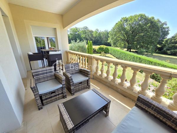 Magnifique Propriété de charme de 204m² à Chaulgnes avec Piscine et dépendances 

Amoureux des jolis coins de campagne, bordée par la lisière d'une forêt, située à deux pas de l'accès à l'A77, à deux heures de Paris, à 5 minutes du bourg de la jolie commune de Chaulgnes et de toutes les commodités de Pougues les Eaux, située  aux portes de la forêt des Bertranges et de ses nombreux sentiers de randonnée, nous vous présentons cette magnifique propriété de type maison provençale d'une surface habitable de 204m² construite en 2011, qui propose 5 pièces dont une grande pièce de vie de 106m², comprenant un espace salon, un espace séjour, ainsi qu'un espace de cuisine ouverte, aménagée et équipée. Cette propriété propose également une suite parentale de 19m², avec placards dressings et salle d'eau privative, un wc indépendant, une grande véranda qui donne côté piscine, une seconde cuisine d'été, une grande buanderie cellier au rez-de-chaussée, ainsi qu'un palier qui distribue une salle d'eau avec wc, deux chambres  de 13 et 24m² qui donne sur un grand balcon loggia orienté plein Sud à l'étage. Coté pratique, cette maison propose un premier garage de 15,5m² attenant la maison, un second garage indépendant de 42m², une grande terrasse d'environ 80m², avec stores bannes motorisés, une piscine coque 9,5m x 4m chauffée et sa grand plage en bois, une grande dépendance de stockage et un abris de jardin, le tous sur une grande parcelle de terrain d'un hectare, idéal pour accueillir des animaux, terrain clôturé (portail motorisé avec console d'accueil), arboré et très bien entretenu. 

Cette propriété propose une entrée sur une grande et lumineuse pièce de vie de 106m², dont les baies vitrées et la porte fenêtre donnent toutes sur une grande terrasse orientée plein sud de 80m². Cette pièce de vie est composée d'un espace salon, d'un espace séjour ainsi qu'un espace de cuisine ouverte (19m²), aménagée et équipée. Le rez-de-chaussée se complète d'une suite parentale de 19m², avec placards dressings et salle d'eau privative, d'un wc indépendant, d'une grande véranda de 19m² dont les baies vitrées en alu donne côté piscine, d'une seconde cuisine d'été aménagée et équipée pour le côté pratique, ainsi qu'une buanderie cellier de 14m².
De la pièce de vie, un escalier mène à l'étage, le palier distribue une salle d'eau avec wc, ainsi que deux chambres de 13 et 24m², dont les portes fenêtres donnent sur un grand balcon loggia orienté plein sud.

A l'extérieur, cette maison propose une grande parcelle de terrain de 10100m², une partie étant paysagée autour de la maison, la seconde partie aménagée en pâture, idéale pour des animaux, elle propose un premier garage de 15,5m² attenant la maison, un second garage indépendant de 42m², une grande terrasse d'environ 80m², avec stores bannes motorisés, une piscine coque 9,5m x 4m chauffée et sa grand plage en bois avec douche d'extérieure, le côté pâture dispose d'une grande dépendance (type stabule) de stockage et d'un abris de jardin.

Tous les sols intérieurs de cette propriété sont en carrelage à l'exception de la cuisine d'été (linoléum), elle dispose d'un chauffage de type chaudière à géothermie, une pompe à chaleur Air /Air (climatisations réversibles), ainsi qu'un ballon production d'eau chaude indépendant . Cette maison propose une isolation double vitrage pvc pour les huisseries, portes fenêtres ou baies vitrées, en aluminium pour la véranda, ainsi que des volets roulants motorisés et centralisés. Elle dispose d'une toiture en tuiles terre cuite de type provençale en très bon état ainsi que des combles bien isolés.
Côté construction, elle est élevé sur vide sanitaire et dispose d'un assainissement individuel.
Niveau énergie, cette maison bénéficie d'excellentes notes énergétiques, en A en dépenses énergétiques donc très économique et en A en gaz à effet de serre donc peu polluant. Elle propose également 16 panneaux solaires (8 Exposé à l'Est côté piscine et 8 exposé plein Sud côté terrasse), qui permettent une auto consommation à la maison donc des économies.
Côté internet, elle dispose de la fibre.

Les plus de cette maison : Elle n'a que des atouts!!!
Sa localisation et sa proximité avec l'A77 proche de toutes les commodités, mais aussi  des commerces et de toutes les écoles de Chaulgnes et Pougues les Eaux.
La qualité générale avec les prestations 'haut de gamme' de cette propriété parfaitement équipée, entretenue avec des grands volumes de pièces dont sa grande pièce de vie avec  salon séjour et cuisine aménagée et équipée, ses 3 chambres dont sa suite parentale en rez-de-chaussée, sa seconde salle d'eau à l'étage. Son grand garage, ses extérieurs de qualité avec sa belle terrasse dont une partie sous appentis , son terrain parfaitement entretenu, arboré et totalement clôturé, sa véranda et sa seconde cuisine, véritable atout côté piscine, ses modes de chauffage et son auto consommation, ses 2 garages et ses dépendances.

Des photos supplémentaires sont disponibles sur BSK IMMOBILIER > Nos conseillers > Olivier FRESLON
Pour tout renseignement complémentaire ou pour une visite, contactez moi au 07.62.78.13.13.

Idéale pour une grande famille ou pour une résidence secondaire à la campagne, cette propriété est un véritable coup de cœur, une opportunité très rare à saisir!!