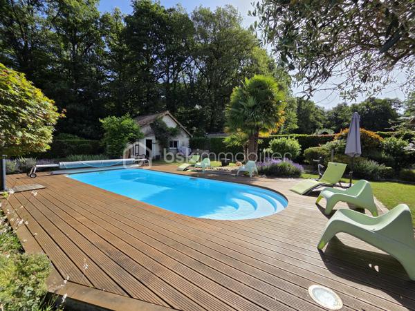 Magnifique Propriété de charme de 204m² à Chaulgnes avec Piscine et dépendances 

Amoureux des jolis coins de campagne, bordée par la lisière d'une forêt, située à deux pas de l'accès à l'A77, à deux heures de Paris, à 5 minutes du bourg de la jolie commune de Chaulgnes et de toutes les commodités de Pougues les Eaux, située  aux portes de la forêt des Bertranges et de ses nombreux sentiers de randonnée, nous vous présentons cette magnifique propriété de type maison provençale d'une surface habitable de 204m² construite en 2011, qui propose 5 pièces dont une grande pièce de vie de 106m², comprenant un espace salon, un espace séjour, ainsi qu'un espace de cuisine ouverte, aménagée et équipée. Cette propriété propose également une suite parentale de 19m², avec placards dressings et salle d'eau privative, un wc indépendant, une grande véranda qui donne côté piscine, une seconde cuisine d'été, une grande buanderie cellier au rez-de-chaussée, ainsi qu'un palier qui distribue une salle d'eau avec wc, deux chambres  de 13 et 24m² qui donne sur un grand balcon loggia orienté plein Sud à l'étage. Coté pratique, cette maison propose un premier garage de 15,5m² attenant la maison, un second garage indépendant de 42m², une grande terrasse d'environ 80m², avec stores bannes motorisés, une piscine coque 9,5m x 4m chauffée et sa grand plage en bois, une grande dépendance de stockage et un abris de jardin, le tous sur une grande parcelle de terrain d'un hectare, idéal pour accueillir des animaux, terrain clôturé (portail motorisé avec console d'accueil), arboré et très bien entretenu. 

Cette propriété propose une entrée sur une grande et lumineuse pièce de vie de 106m², dont les baies vitrées et la porte fenêtre donnent toutes sur une grande terrasse orientée plein sud de 80m². Cette pièce de vie est composée d'un espace salon, d'un espace séjour ainsi qu'un espace de cuisine ouverte (19m²), aménagée et équipée. Le rez-de-chaussée se complète d'une suite parentale de 19m², avec placards dressings et salle d'eau privative, d'un wc indépendant, d'une grande véranda de 19m² dont les baies vitrées en alu donne côté piscine, d'une seconde cuisine d'été aménagée et équipée pour le côté pratique, ainsi qu'une buanderie cellier de 14m².
De la pièce de vie, un escalier mène à l'étage, le palier distribue une salle d'eau avec wc, ainsi que deux chambres de 13 et 24m², dont les portes fenêtres donnent sur un grand balcon loggia orienté plein sud.

A l'extérieur, cette maison propose une grande parcelle de terrain de 10100m², une partie étant paysagée autour de la maison, la seconde partie aménagée en pâture, idéale pour des animaux, elle propose un premier garage de 15,5m² attenant la maison, un second garage indépendant de 42m², une grande terrasse d'environ 80m², avec stores bannes motorisés, une piscine coque 9,5m x 4m chauffée et sa grand plage en bois avec douche d'extérieure, le côté pâture dispose d'une grande dépendance (type stabule) de stockage et d'un abris de jardin.

Tous les sols intérieurs de cette propriété sont en carrelage à l'exception de la cuisine d'été (linoléum), elle dispose d'un chauffage de type chaudière à géothermie, une pompe à chaleur Air /Air (climatisations réversibles), ainsi qu'un ballon production d'eau chaude indépendant . Cette maison propose une isolation double vitrage pvc pour les huisseries, portes fenêtres ou baies vitrées, en aluminium pour la véranda, ainsi que des volets roulants motorisés et centralisés. Elle dispose d'une toiture en tuiles terre cuite de type provençale en très bon état ainsi que des combles bien isolés.
Côté construction, elle est élevé sur vide sanitaire et dispose d'un assainissement individuel.
Niveau énergie, cette maison bénéficie d'excellentes notes énergétiques, en A en dépenses énergétiques donc très économique et en A en gaz à effet de serre donc peu polluant. Elle propose également 16 panneaux solaires (8 Exposé à l'Est côté piscine et 8 exposé plein Sud côté terrasse), qui permettent une auto consommation à la maison donc des économies.
Côté internet, elle dispose de la fibre.

Les plus de cette maison : Elle n'a que des atouts!!!
Sa localisation et sa proximité avec l'A77 proche de toutes les commodités, mais aussi  des commerces et de toutes les écoles de Chaulgnes et Pougues les Eaux.
La qualité générale avec les prestations 'haut de gamme' de cette propriété parfaitement équipée, entretenue avec des grands volumes de pièces dont sa grande pièce de vie avec  salon séjour et cuisine aménagée et équipée, ses 3 chambres dont sa suite parentale en rez-de-chaussée, sa seconde salle d'eau à l'étage. Son grand garage, ses extérieurs de qualité avec sa belle terrasse dont une partie sous appentis , son terrain parfaitement entretenu, arboré et totalement clôturé, sa véranda et sa seconde cuisine, véritable atout côté piscine, ses modes de chauffage et son auto consommation, ses 2 garages et ses dépendances.

Des photos supplémentaires sont disponibles sur BSK IMMOBILIER > Nos conseillers > Olivier FRESLON
Pour tout renseignement complémentaire ou pour une visite, contactez moi au 07.62.78.13.13.

Idéale pour une grande famille ou pour une résidence secondaire à la campagne, cette propriété est un véritable coup de cœur, une opportunité très rare à saisir!!