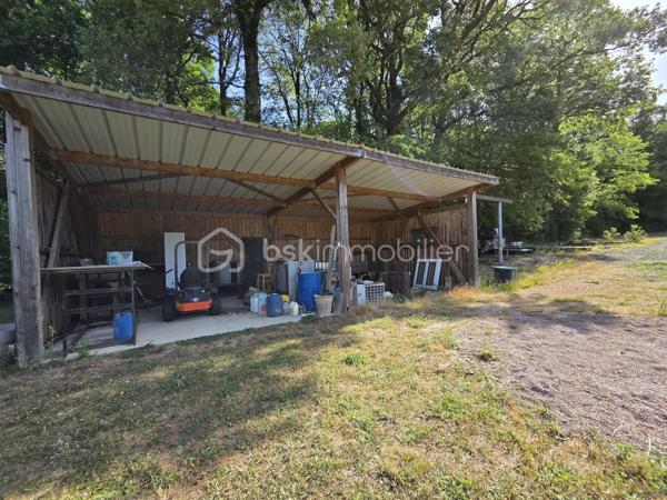 Magnifique Propriété de charme de 204m² à Chaulgnes avec Piscine et dépendances 

Amoureux des jolis coins de campagne, bordée par la lisière d'une forêt, située à deux pas de l'accès à l'A77, à deux heures de Paris, à 5 minutes du bourg de la jolie commune de Chaulgnes et de toutes les commodités de Pougues les Eaux, située  aux portes de la forêt des Bertranges et de ses nombreux sentiers de randonnée, nous vous présentons cette magnifique propriété de type maison provençale d'une surface habitable de 204m² construite en 2011, qui propose 5 pièces dont une grande pièce de vie de 106m², comprenant un espace salon, un espace séjour, ainsi qu'un espace de cuisine ouverte, aménagée et équipée. Cette propriété propose également une suite parentale de 19m², avec placards dressings et salle d'eau privative, un wc indépendant, une grande véranda qui donne côté piscine, une seconde cuisine d'été, une grande buanderie cellier au rez-de-chaussée, ainsi qu'un palier qui distribue une salle d'eau avec wc, deux chambres  de 13 et 24m² qui donne sur un grand balcon loggia orienté plein Sud à l'étage. Coté pratique, cette maison propose un premier garage de 15,5m² attenant la maison, un second garage indépendant de 42m², une grande terrasse d'environ 80m², avec stores bannes motorisés, une piscine coque 9,5m x 4m chauffée et sa grand plage en bois, une grande dépendance de stockage et un abris de jardin, le tous sur une grande parcelle de terrain d'un hectare, idéal pour accueillir des animaux, terrain clôturé (portail motorisé avec console d'accueil), arboré et très bien entretenu. 

Cette propriété propose une entrée sur une grande et lumineuse pièce de vie de 106m², dont les baies vitrées et la porte fenêtre donnent toutes sur une grande terrasse orientée plein sud de 80m². Cette pièce de vie est composée d'un espace salon, d'un espace séjour ainsi qu'un espace de cuisine ouverte (19m²), aménagée et équipée. Le rez-de-chaussée se complète d'une suite parentale de 19m², avec placards dressings et salle d'eau privative, d'un wc indépendant, d'une grande véranda de 19m² dont les baies vitrées en alu donne côté piscine, d'une seconde cuisine d'été aménagée et équipée pour le côté pratique, ainsi qu'une buanderie cellier de 14m².
De la pièce de vie, un escalier mène à l'étage, le palier distribue une salle d'eau avec wc, ainsi que deux chambres de 13 et 24m², dont les portes fenêtres donnent sur un grand balcon loggia orienté plein sud.

A l'extérieur, cette maison propose une grande parcelle de terrain de 10100m², une partie étant paysagée autour de la maison, la seconde partie aménagée en pâture, idéale pour des animaux, elle propose un premier garage de 15,5m² attenant la maison, un second garage indépendant de 42m², une grande terrasse d'environ 80m², avec stores bannes motorisés, une piscine coque 9,5m x 4m chauffée et sa grand plage en bois avec douche d'extérieure, le côté pâture dispose d'une grande dépendance (type stabule) de stockage et d'un abris de jardin.

Tous les sols intérieurs de cette propriété sont en carrelage à l'exception de la cuisine d'été (linoléum), elle dispose d'un chauffage de type chaudière à géothermie, une pompe à chaleur Air /Air (climatisations réversibles), ainsi qu'un ballon production d'eau chaude indépendant . Cette maison propose une isolation double vitrage pvc pour les huisseries, portes fenêtres ou baies vitrées, en aluminium pour la véranda, ainsi que des volets roulants motorisés et centralisés. Elle dispose d'une toiture en tuiles terre cuite de type provençale en très bon état ainsi que des combles bien isolés.
Côté construction, elle est élevé sur vide sanitaire et dispose d'un assainissement individuel.
Niveau énergie, cette maison bénéficie d'excellentes notes énergétiques, en A en dépenses énergétiques donc très économique et en A en gaz à effet de serre donc peu polluant. Elle propose également 16 panneaux solaires (8 Exposé à l'Est côté piscine et 8 exposé plein Sud côté terrasse), qui permettent une auto consommation à la maison donc des économies.
Côté internet, elle dispose de la fibre.

Les plus de cette maison : Elle n'a que des atouts!!!
Sa localisation et sa proximité avec l'A77 proche de toutes les commodités, mais aussi  des commerces et de toutes les écoles de Chaulgnes et Pougues les Eaux.
La qualité générale avec les prestations 'haut de gamme' de cette propriété parfaitement équipée, entretenue avec des grands volumes de pièces dont sa grande pièce de vie avec  salon séjour et cuisine aménagée et équipée, ses 3 chambres dont sa suite parentale en rez-de-chaussée, sa seconde salle d'eau à l'étage. Son grand garage, ses extérieurs de qualité avec sa belle terrasse dont une partie sous appentis , son terrain parfaitement entretenu, arboré et totalement clôturé, sa véranda et sa seconde cuisine, véritable atout côté piscine, ses modes de chauffage et son auto consommation, ses 2 garages et ses dépendances.

Des photos supplémentaires sont disponibles sur BSK IMMOBILIER > Nos conseillers > Olivier FRESLON
Pour tout renseignement complémentaire ou pour une visite, contactez moi au 07.62.78.13.13.

Idéale pour une grande famille ou pour une résidence secondaire à la campagne, cette propriété est un véritable coup de cœur, une opportunité très rare à saisir!!