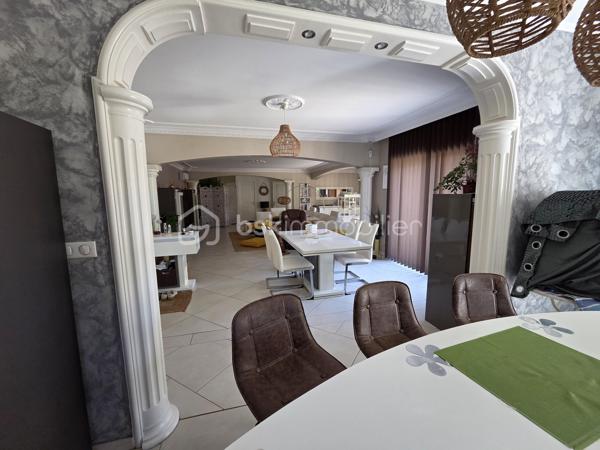 Magnifique Propriété de charme de 204m² à Chaulgnes avec Piscine et dépendances 

Amoureux des jolis coins de campagne, bordée par la lisière d'une forêt, située à deux pas de l'accès à l'A77, à deux heures de Paris, à 5 minutes du bourg de la jolie commune de Chaulgnes et de toutes les commodités de Pougues les Eaux, située  aux portes de la forêt des Bertranges et de ses nombreux sentiers de randonnée, nous vous présentons cette magnifique propriété de type maison provençale d'une surface habitable de 204m² construite en 2011, qui propose 5 pièces dont une grande pièce de vie de 106m², comprenant un espace salon, un espace séjour, ainsi qu'un espace de cuisine ouverte, aménagée et équipée. Cette propriété propose également une suite parentale de 19m², avec placards dressings et salle d'eau privative, un wc indépendant, une grande véranda qui donne côté piscine, une seconde cuisine d'été, une grande buanderie cellier au rez-de-chaussée, ainsi qu'un palier qui distribue une salle d'eau avec wc, deux chambres  de 13 et 24m² qui donne sur un grand balcon loggia orienté plein Sud à l'étage. Coté pratique, cette maison propose un premier garage de 15,5m² attenant la maison, un second garage indépendant de 42m², une grande terrasse d'environ 80m², avec stores bannes motorisés, une piscine coque 9,5m x 4m chauffée et sa grand plage en bois, une grande dépendance de stockage et un abris de jardin, le tous sur une grande parcelle de terrain d'un hectare, idéal pour accueillir des animaux, terrain clôturé (portail motorisé avec console d'accueil), arboré et très bien entretenu. 

Cette propriété propose une entrée sur une grande et lumineuse pièce de vie de 106m², dont les baies vitrées et la porte fenêtre donnent toutes sur une grande terrasse orientée plein sud de 80m². Cette pièce de vie est composée d'un espace salon, d'un espace séjour ainsi qu'un espace de cuisine ouverte (19m²), aménagée et équipée. Le rez-de-chaussée se complète d'une suite parentale de 19m², avec placards dressings et salle d'eau privative, d'un wc indépendant, d'une grande véranda de 19m² dont les baies vitrées en alu donne côté piscine, d'une seconde cuisine d'été aménagée et équipée pour le côté pratique, ainsi qu'une buanderie cellier de 14m².
De la pièce de vie, un escalier mène à l'étage, le palier distribue une salle d'eau avec wc, ainsi que deux chambres de 13 et 24m², dont les portes fenêtres donnent sur un grand balcon loggia orienté plein sud.

A l'extérieur, cette maison propose une grande parcelle de terrain de 10100m², une partie étant paysagée autour de la maison, la seconde partie aménagée en pâture, idéale pour des animaux, elle propose un premier garage de 15,5m² attenant la maison, un second garage indépendant de 42m², une grande terrasse d'environ 80m², avec stores bannes motorisés, une piscine coque 9,5m x 4m chauffée et sa grand plage en bois avec douche d'extérieure, le côté pâture dispose d'une grande dépendance (type stabule) de stockage et d'un abris de jardin.

Tous les sols intérieurs de cette propriété sont en carrelage à l'exception de la cuisine d'été (linoléum), elle dispose d'un chauffage de type chaudière à géothermie, une pompe à chaleur Air /Air (climatisations réversibles), ainsi qu'un ballon production d'eau chaude indépendant . Cette maison propose une isolation double vitrage pvc pour les huisseries, portes fenêtres ou baies vitrées, en aluminium pour la véranda, ainsi que des volets roulants motorisés et centralisés. Elle dispose d'une toiture en tuiles terre cuite de type provençale en très bon état ainsi que des combles bien isolés.
Côté construction, elle est élevé sur vide sanitaire et dispose d'un assainissement individuel.
Niveau énergie, cette maison bénéficie d'excellentes notes énergétiques, en A en dépenses énergétiques donc très économique et en A en gaz à effet de serre donc peu polluant. Elle propose également 16 panneaux solaires (8 Exposé à l'Est côté piscine et 8 exposé plein Sud côté terrasse), qui permettent une auto consommation à la maison donc des économies.
Côté internet, elle dispose de la fibre.

Les plus de cette maison : Elle n'a que des atouts!!!
Sa localisation et sa proximité avec l'A77 proche de toutes les commodités, mais aussi  des commerces et de toutes les écoles de Chaulgnes et Pougues les Eaux.
La qualité générale avec les prestations 'haut de gamme' de cette propriété parfaitement équipée, entretenue avec des grands volumes de pièces dont sa grande pièce de vie avec  salon séjour et cuisine aménagée et équipée, ses 3 chambres dont sa suite parentale en rez-de-chaussée, sa seconde salle d'eau à l'étage. Son grand garage, ses extérieurs de qualité avec sa belle terrasse dont une partie sous appentis , son terrain parfaitement entretenu, arboré et totalement clôturé, sa véranda et sa seconde cuisine, véritable atout côté piscine, ses modes de chauffage et son auto consommation, ses 2 garages et ses dépendances.

Des photos supplémentaires sont disponibles sur BSK IMMOBILIER > Nos conseillers > Olivier FRESLON
Pour tout renseignement complémentaire ou pour une visite, contactez moi au 07.62.78.13.13.

Idéale pour une grande famille ou pour une résidence secondaire à la campagne, cette propriété est un véritable coup de cœur, une opportunité très rare à saisir!!