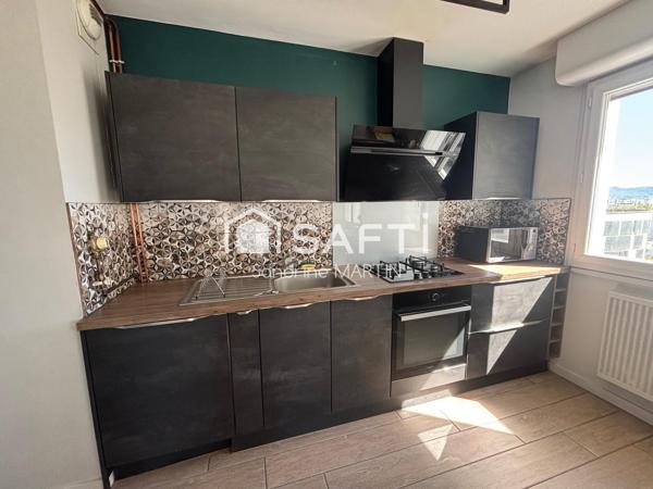 Appartement T3 meublé, 71m2 au 10ème étage/15, parking couvert et sécurisé.