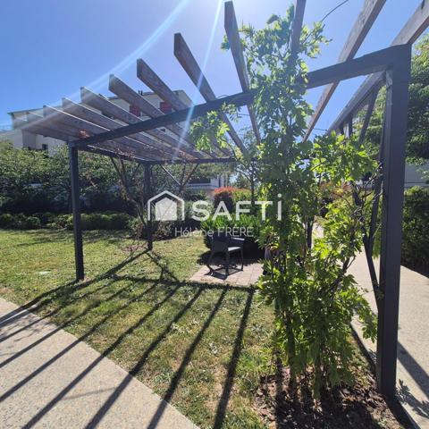 Bien placé avec une terrasse!