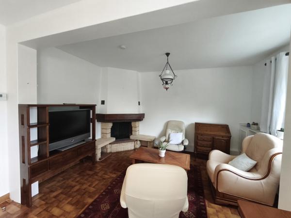 Maison lumineuse avec jardin exposé Sud – 3 chambres, garage et dépend