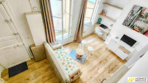 Versailles Notre-Dame Studio 33 m² au sol (23m² carrez) situé au 1er étage sur cour d'un immeuble ancien €225 000 ** - Référence 25285