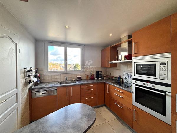 Appartement Pontoise 6 pièce(s) 119 m2 315 000 € ** - Référence 11199