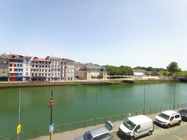 T4 bords de Nive avec travaux.