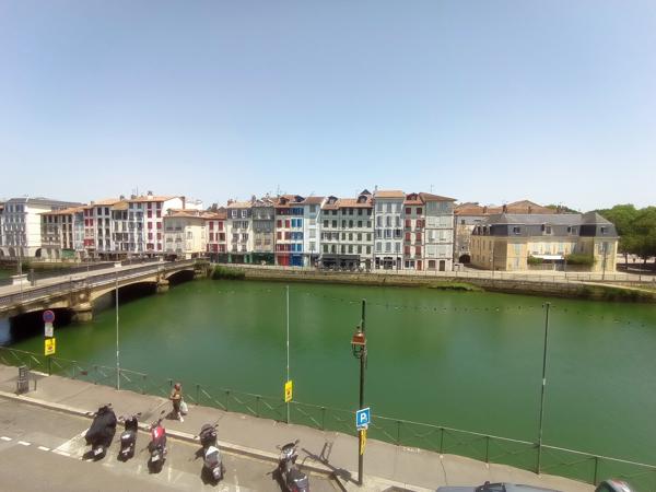 T4 bords de Nive avec travaux.