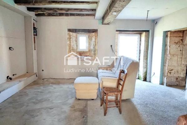 Maison en pierre en cours de rénovation