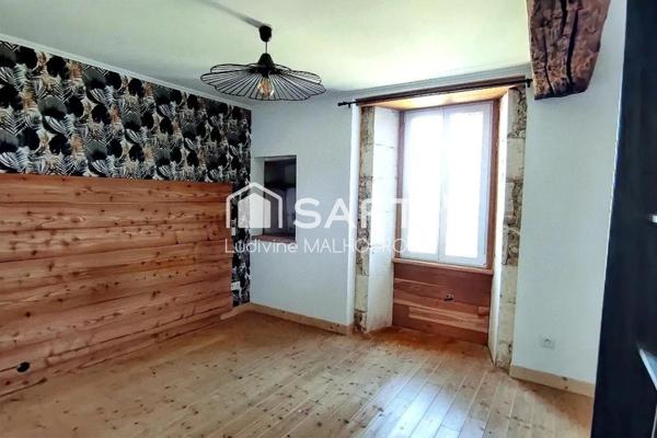 Maison en pierre en cours de rénovation