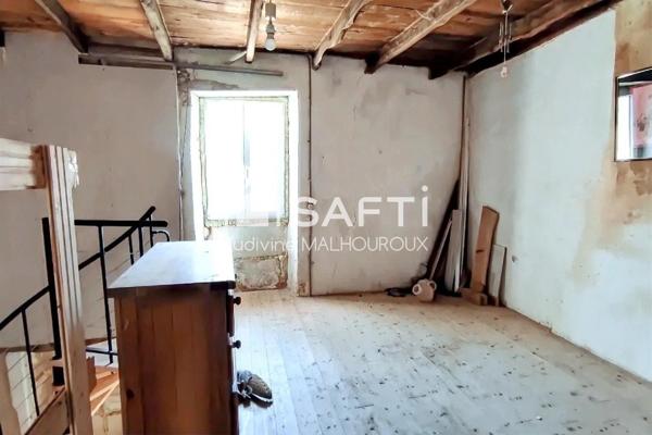 Maison en pierre en cours de rénovation