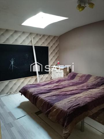 Maison avec grande garage et dépendances