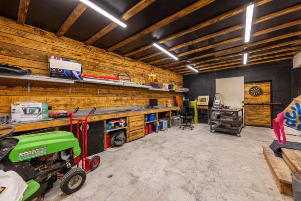 Boisseron (34160) Boisseron, belle maison plain pied entiérement contemporaine, T5 avec garage et son bureau de 50 M2