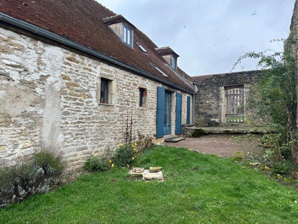 Demeure historique PRECY-SOUS-THIL composée de 15 pièces (390 m²) et 950 m² de dépendances