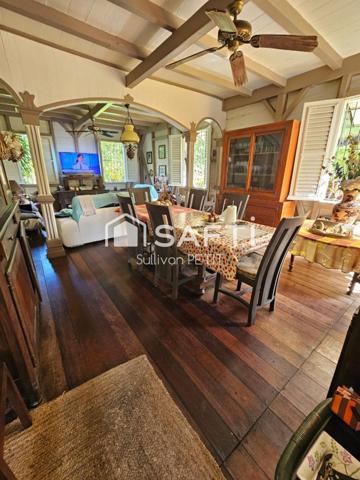 Découvrez cette superbe maison 6 pièces alliant espace et confort: 4 chambres, grand bureau, vaste salon lumineux, le tout sur 800m² de terrain arboré avec arbres fruitiers. Un cadre idéal pour une famille à la recherche de tranquillité et de volume