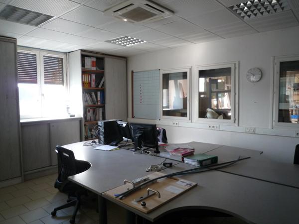 Dpt Aisne (02), LA CROIX SUR OURCQ à vendre ensemble immobilier professionnel 1170 m2 ateliers et bureaux sur 3000 m2 de terrain