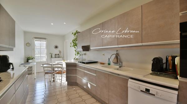 Propriété à vendre 14 pièces à LA ROCHE VINEUSE